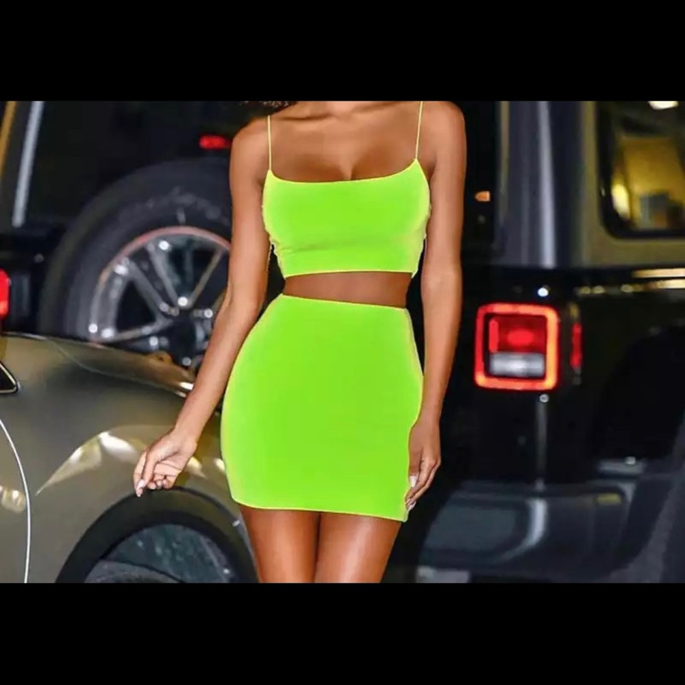 Two piece set - Picture 2 of 2